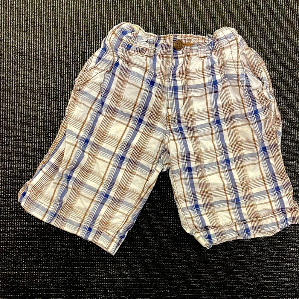 Boys plaid Children’s Place shorts!